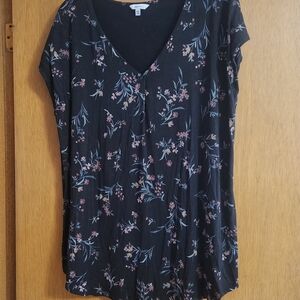 Reitmans Black Floral V-Neck Blouse